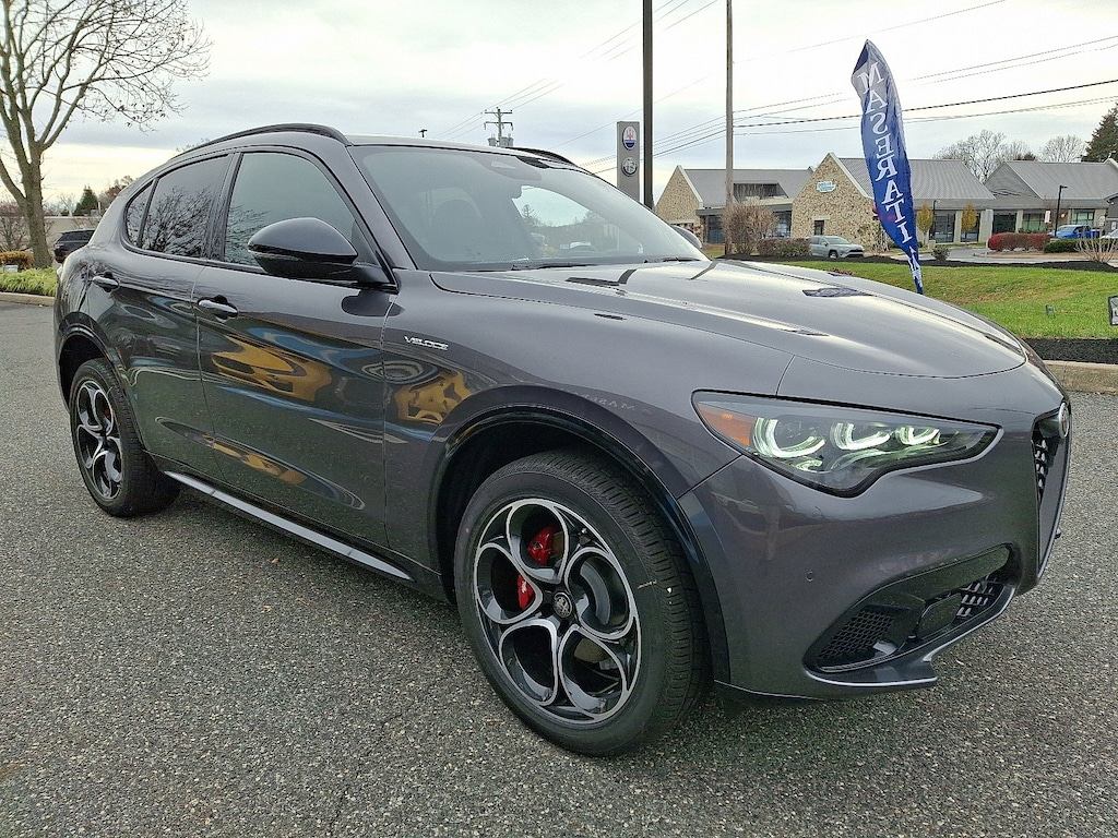 New 2025 Alfa Romeo Stelvio AWD Sport Utility