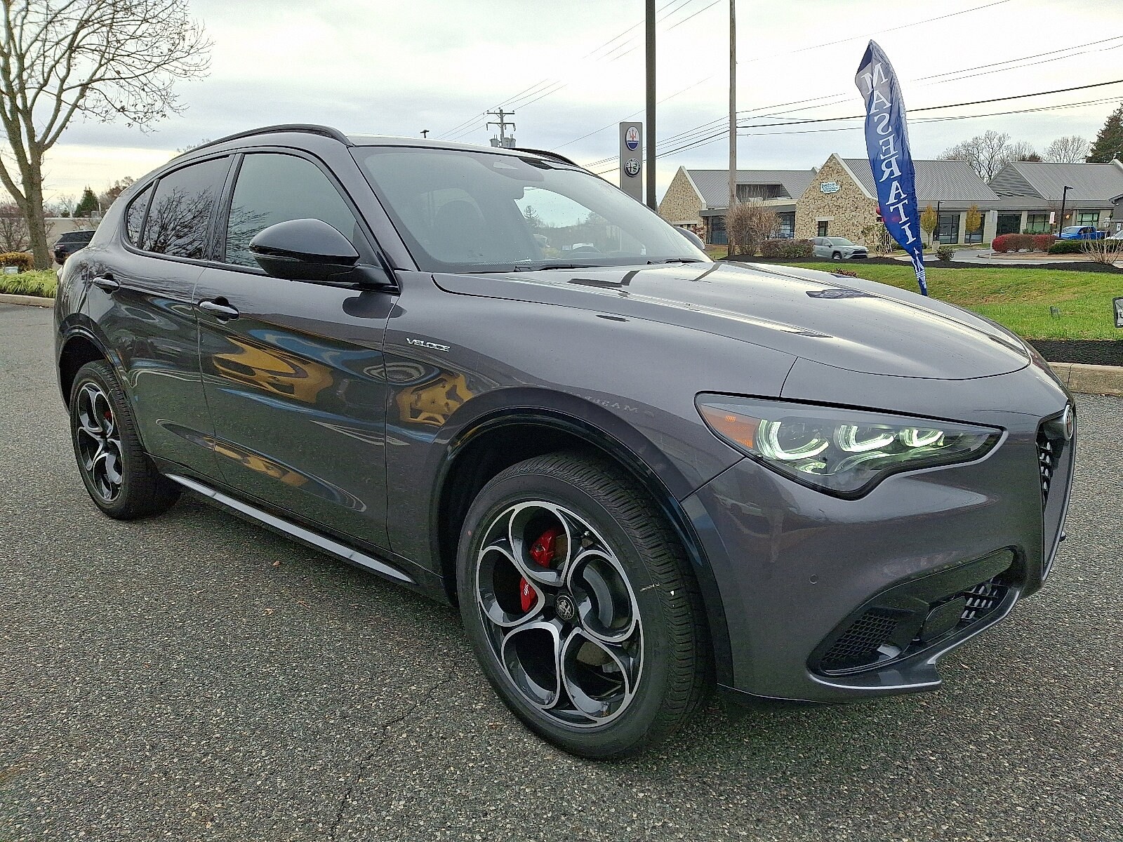 2025 Alfa Romeo Stelvio Sprint Base photo 2