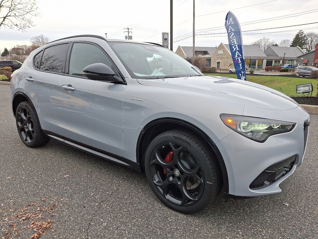 New 2025 Alfa Romeo Stelvio AWD Sport Utility