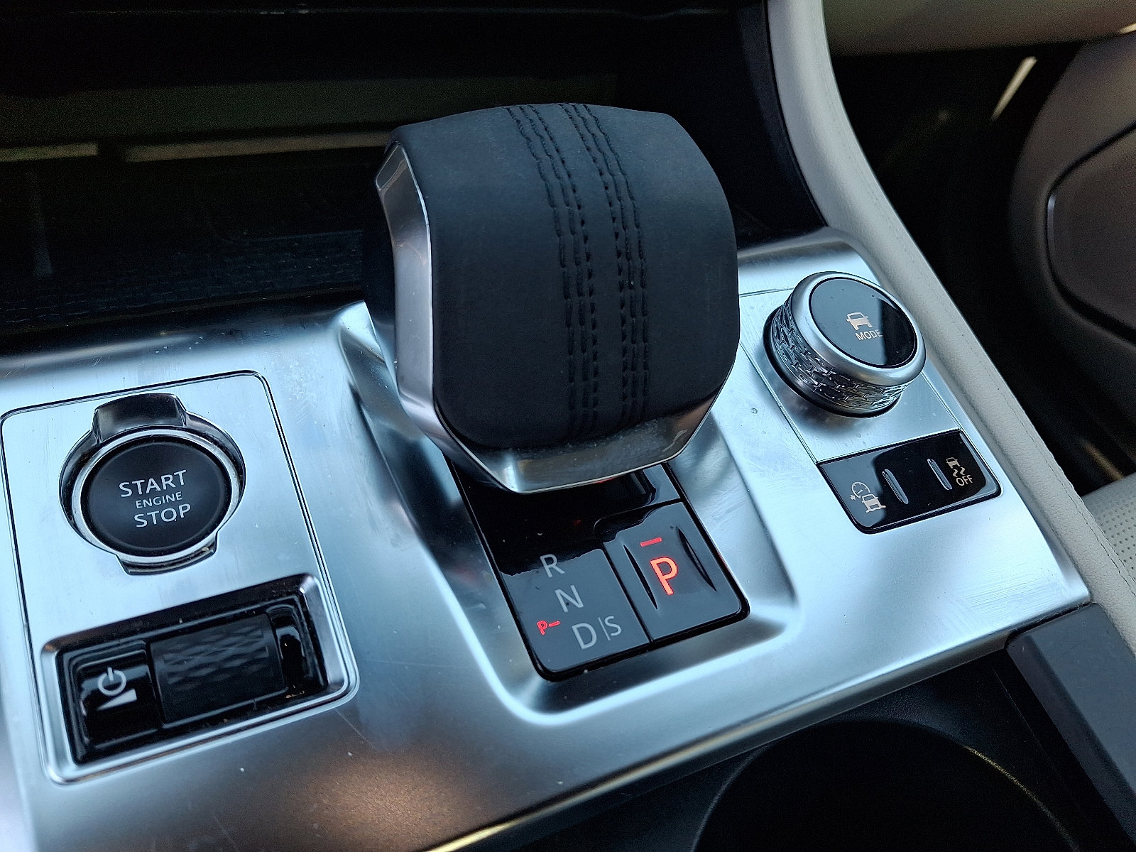 2025 Jaguar F-PACE R-Dynamic S - Photo 15
