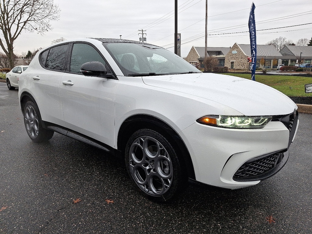 New 2025 Alfa Romeo Tonale AWD Sport Utility