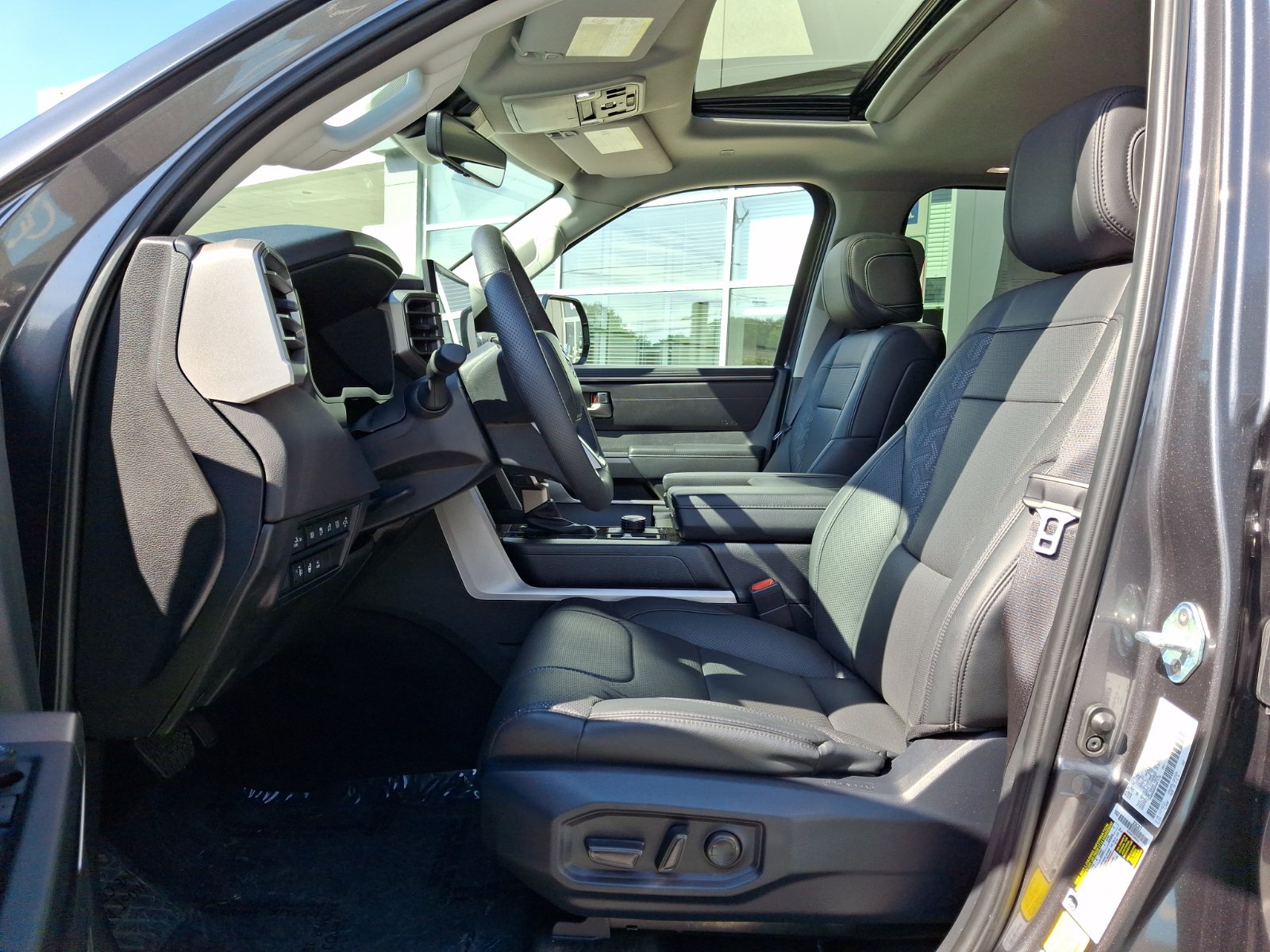2024 Toyota Sequoia SR5 - Photo 14