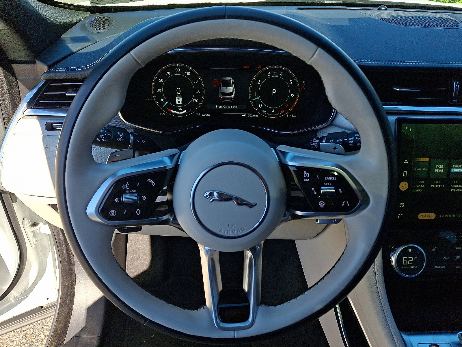 2025 Jaguar F-PACE R-Dynamic S - Photo 20