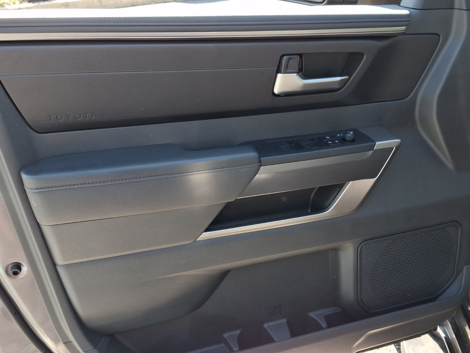 2024 Toyota Sequoia SR5 - Photo 13