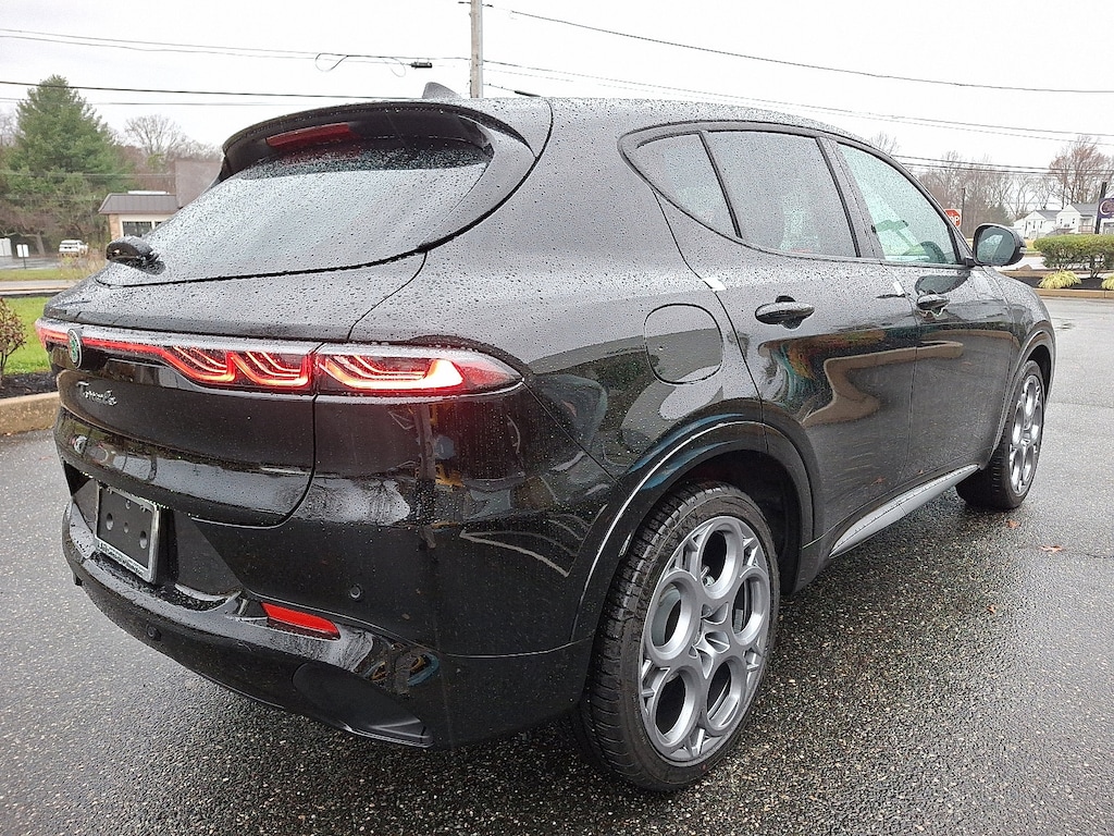 New 2025 Alfa Romeo Tonale AWD Sport Utility