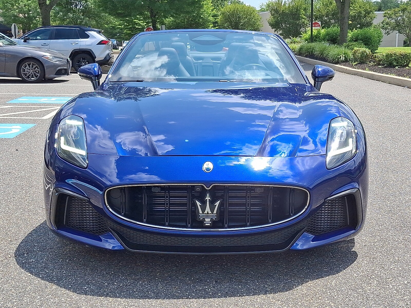2024 Maserati Grancabrio photo 2