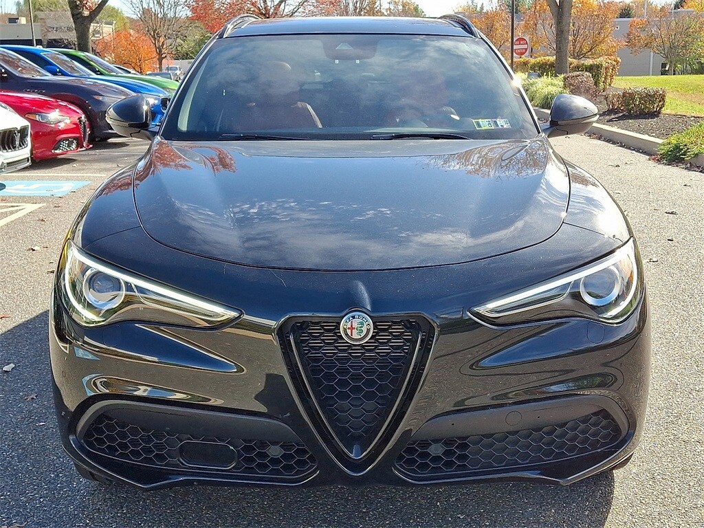 2022 Alfa Romeo Stelvio Ti photo 2