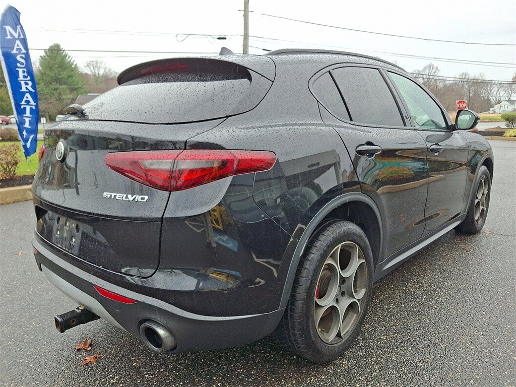 2018 Alfa Romeo Stelvio Base photo 3