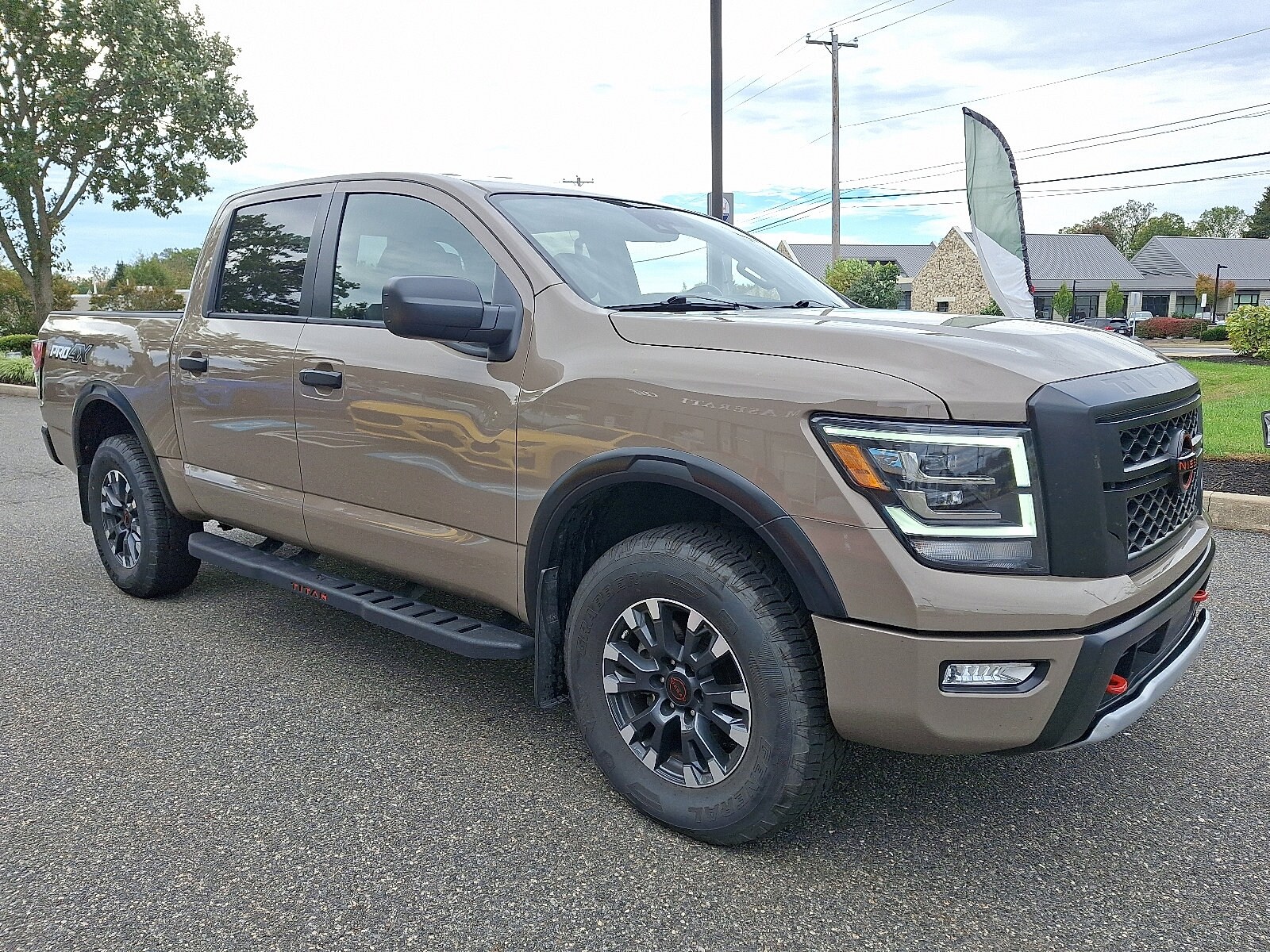 2024 Nissan Titan PRO-4X photo 3