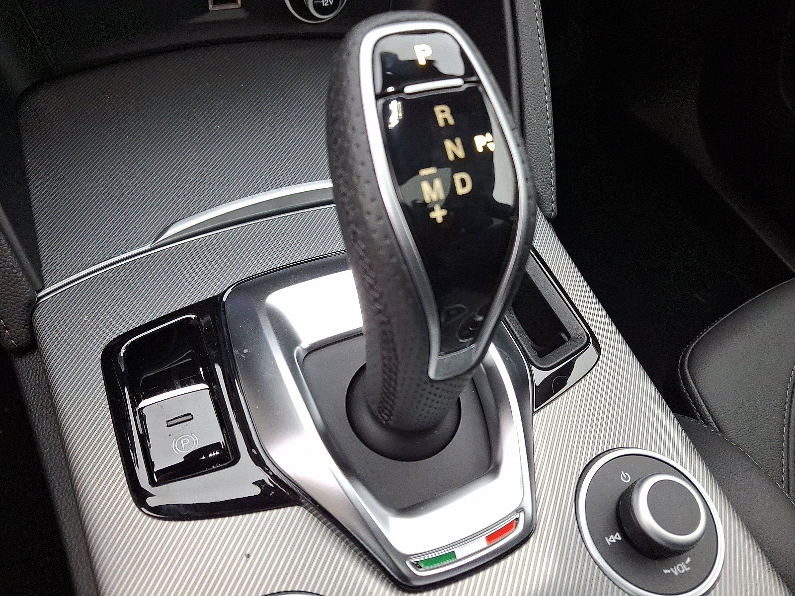 2025 Alfa Romeo Stelvio Base - Photo 11