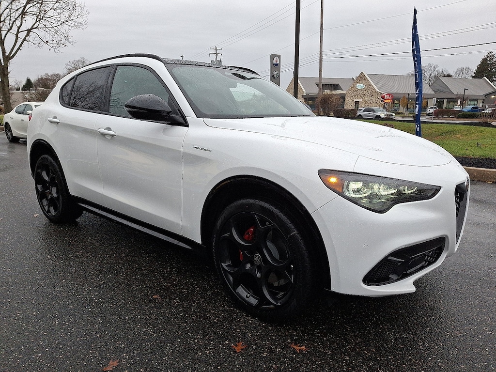 New 2025 Alfa Romeo Stelvio AWD Sport Utility