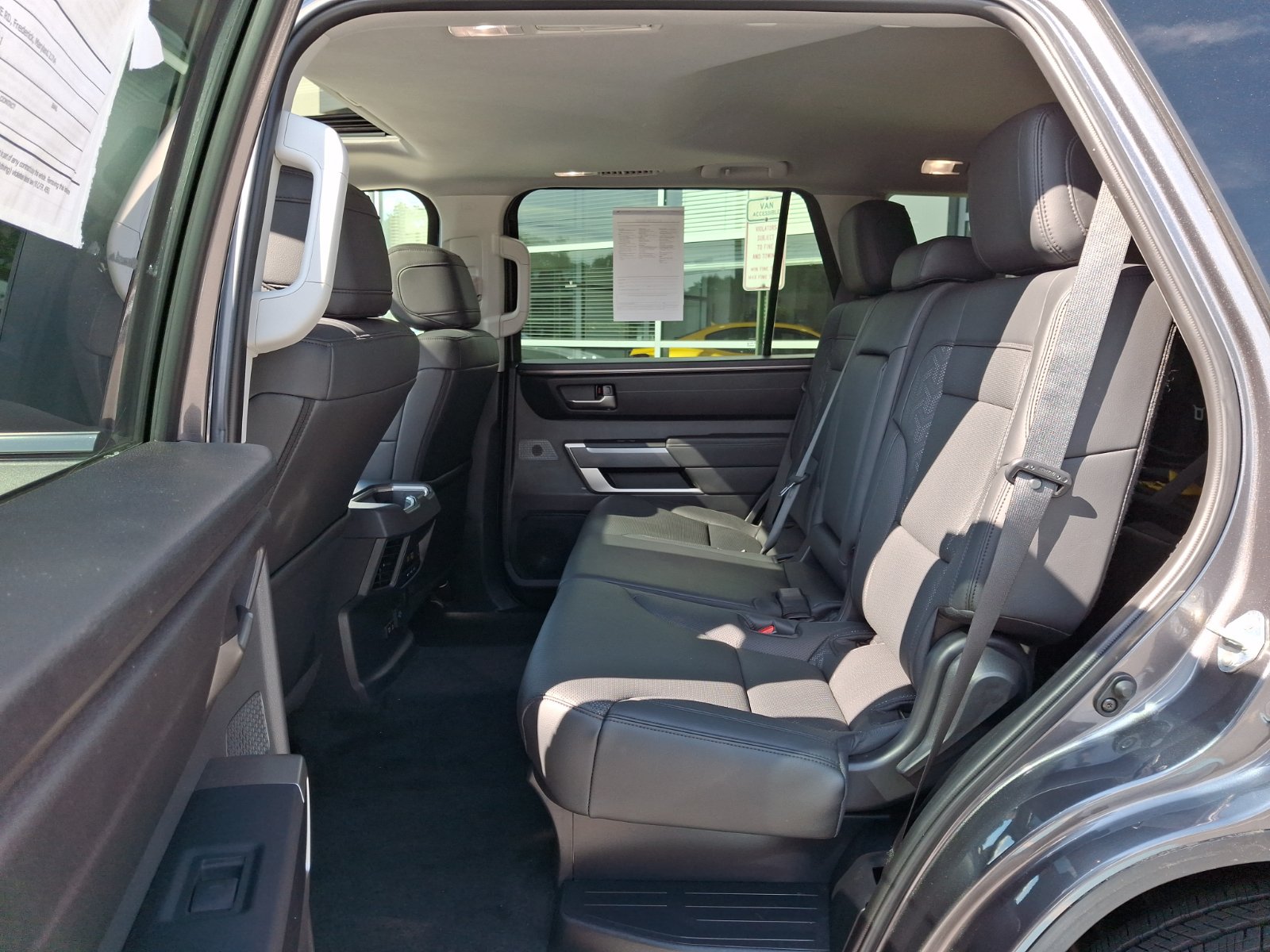 2024 Toyota Sequoia SR5 - Photo 10