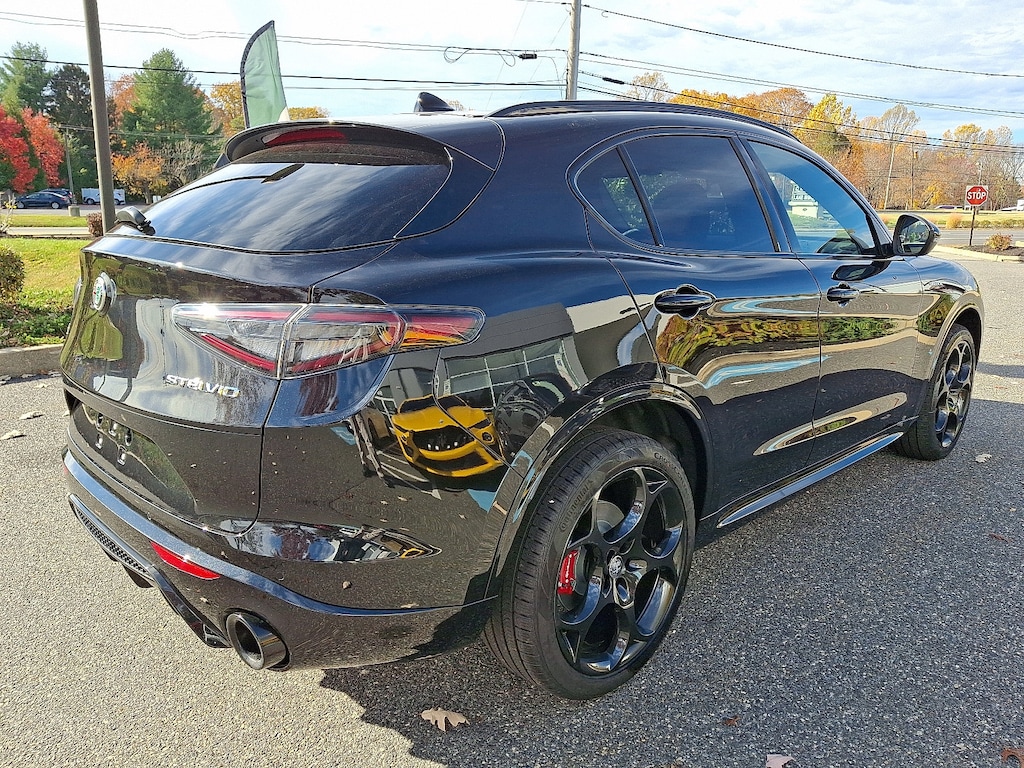 New 2025 Alfa Romeo Stelvio AWD Sport Utility
