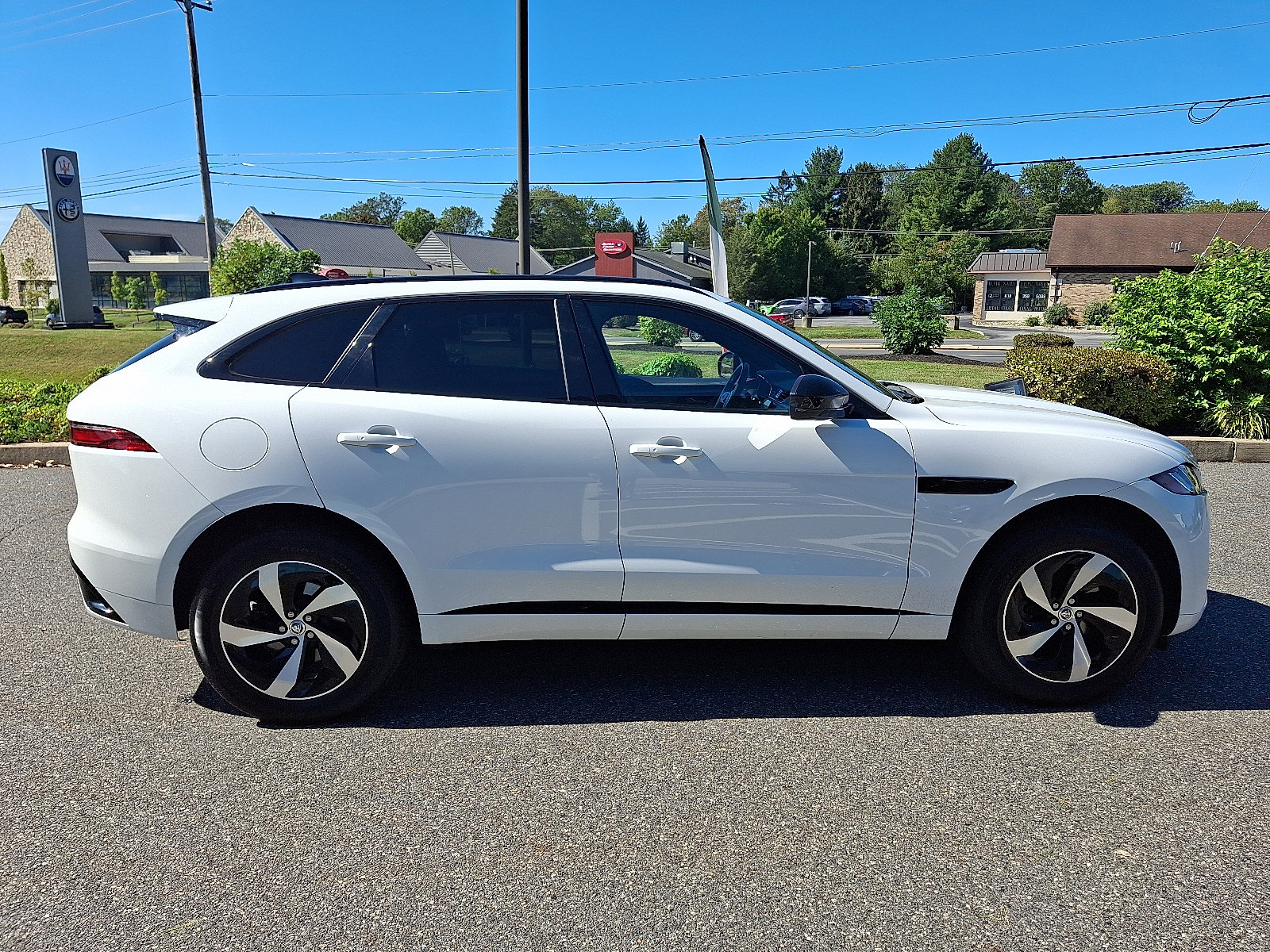 2025 Jaguar F-PACE R-Dynamic S - Photo 7