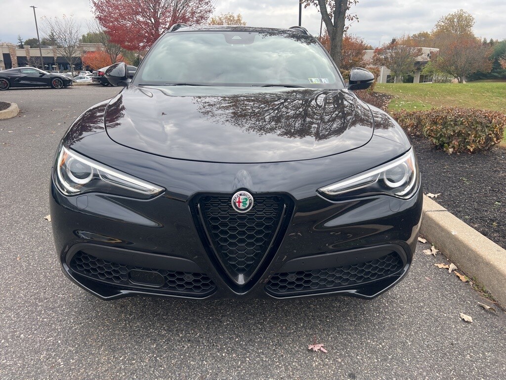 2022 Alfa Romeo Stelvio Ti photo 2