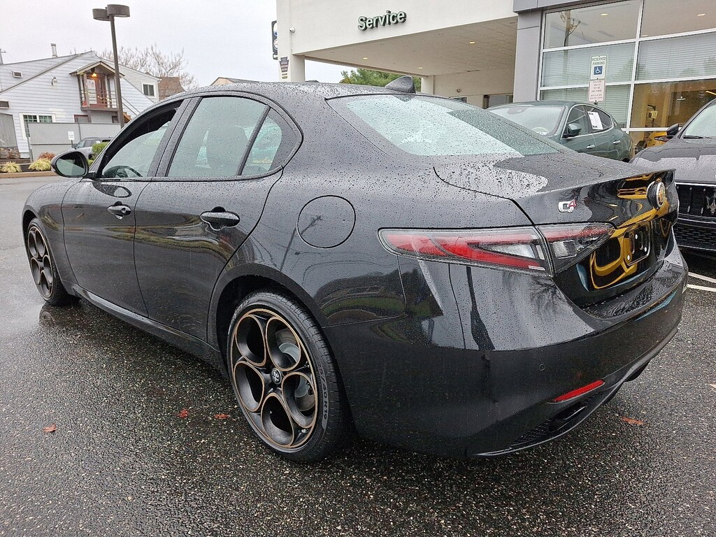 New 2025 Alfa Romeo Giulia INTENSA AWD Sedan