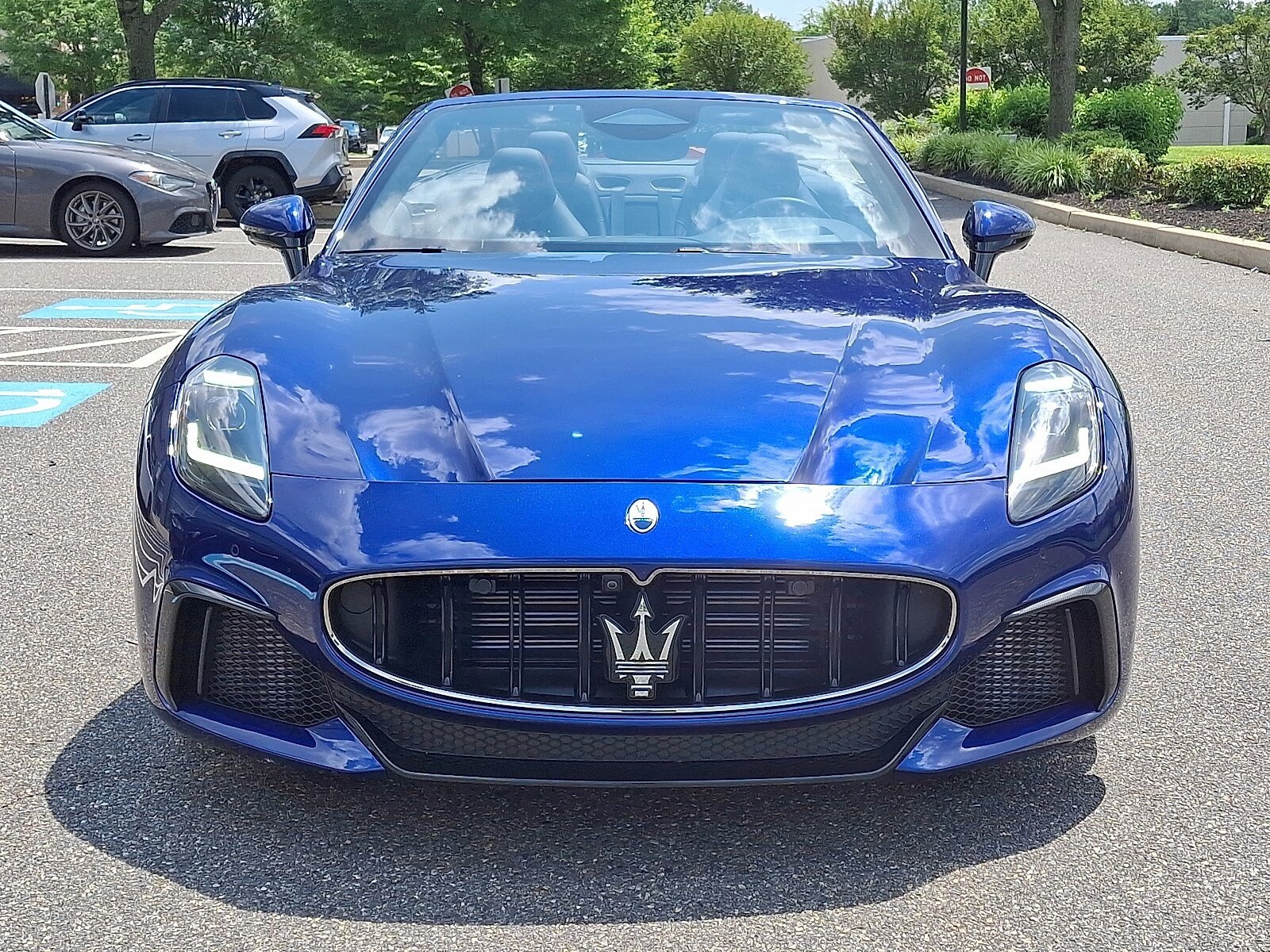 2024 Maserati Grancabrio photo 2