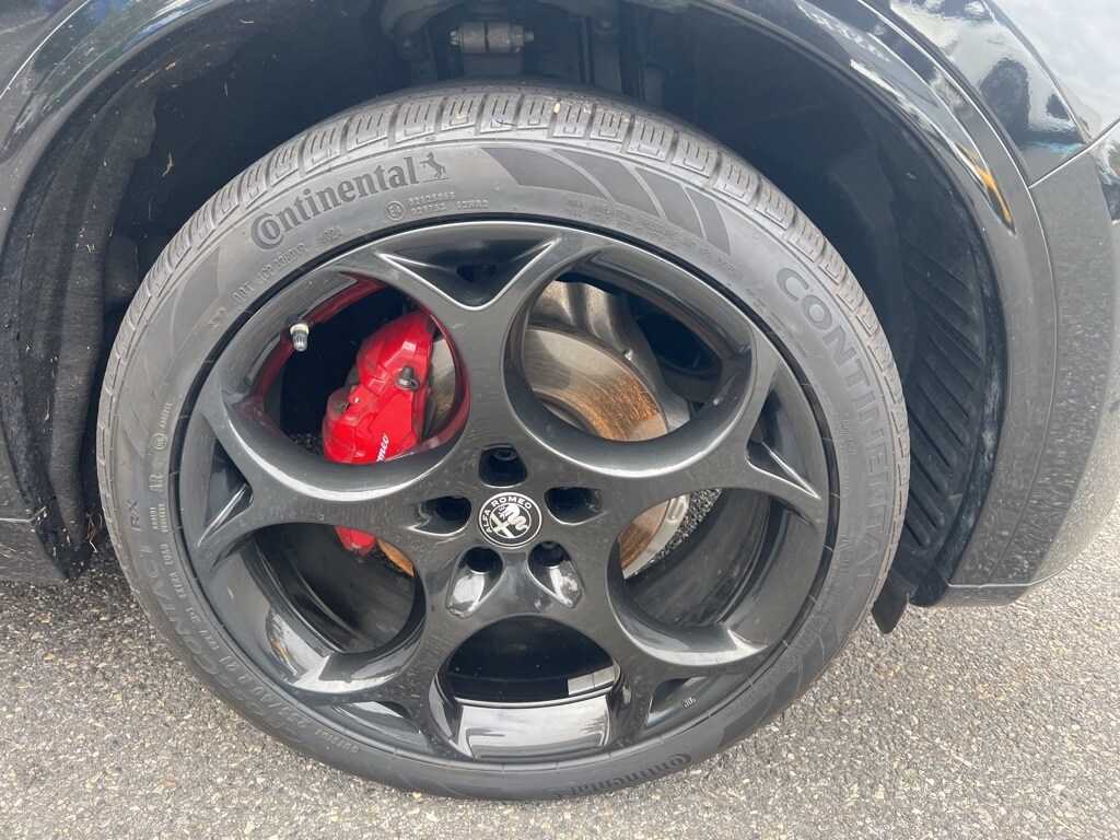 2022 Alfa Romeo Stelvio Ti photo 4