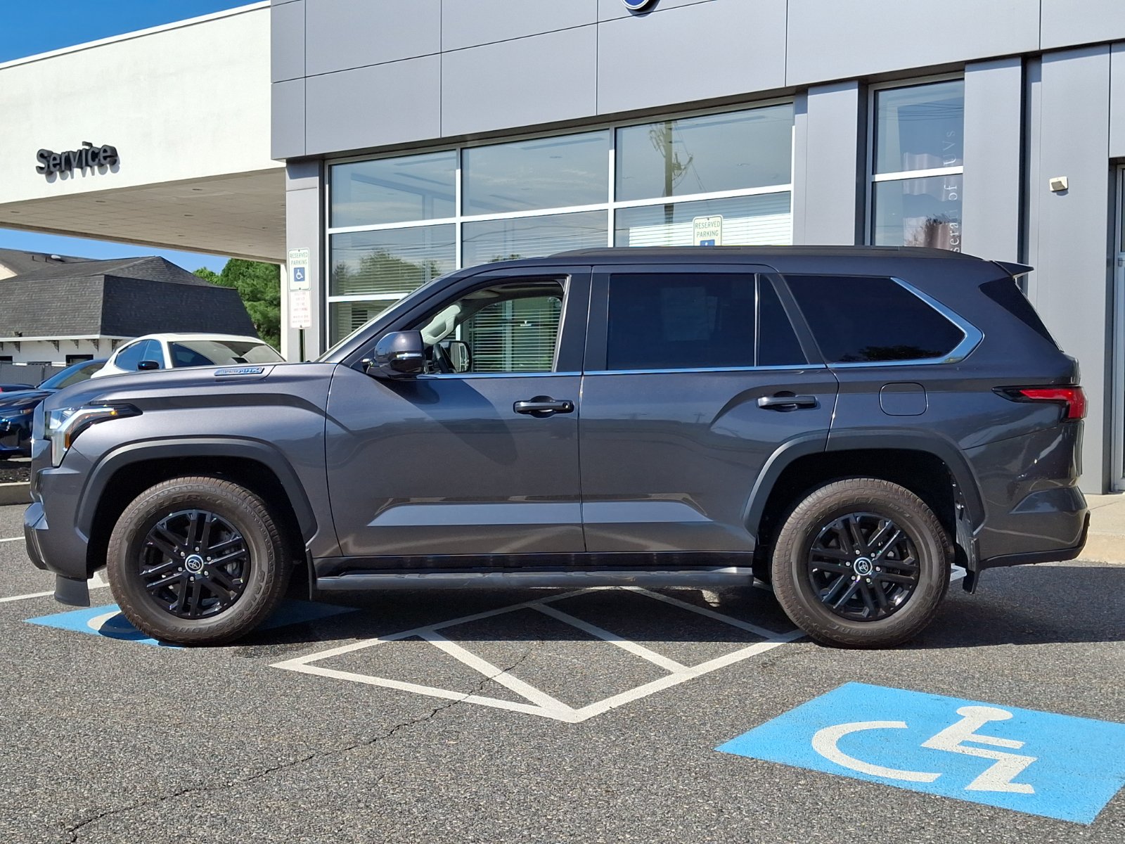 2024 Toyota Sequoia SR5 - Photo 7