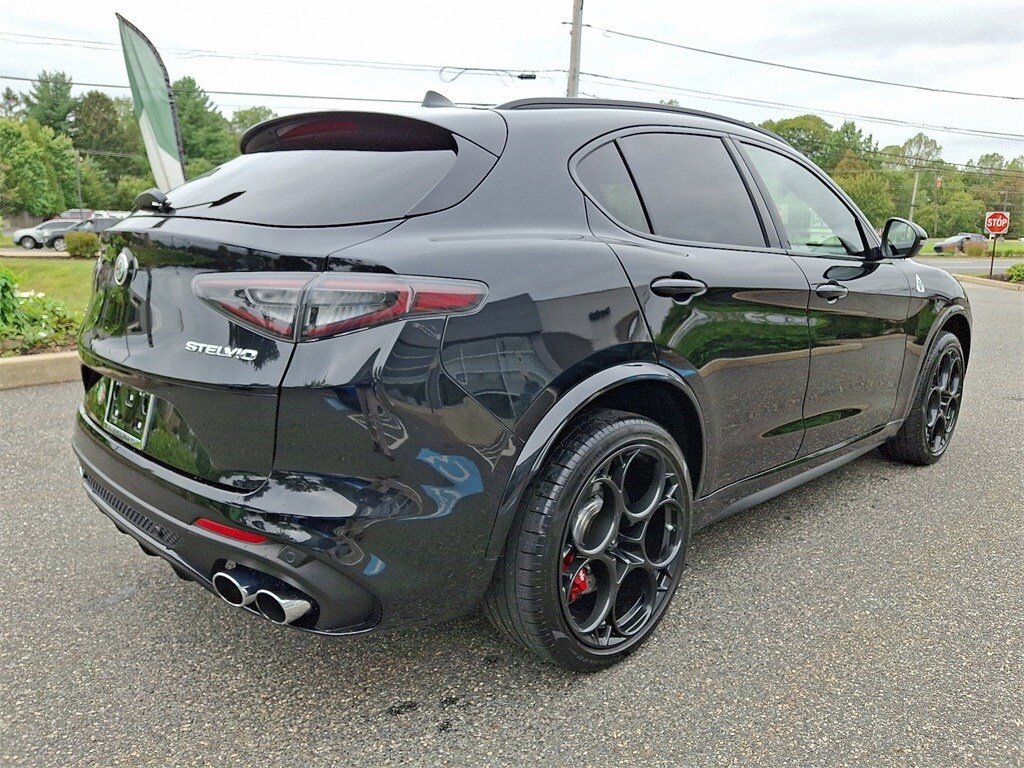 2024 Alfa Romeo Stelvio Quadrifoglio photo 4