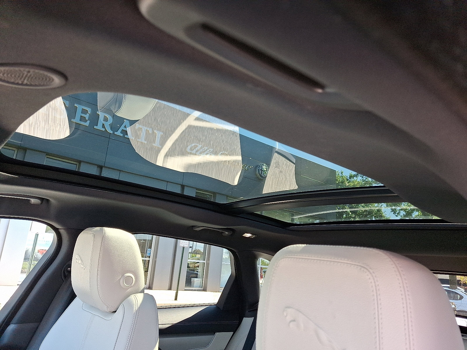 2025 Jaguar F-PACE R-Dynamic S - Photo 14