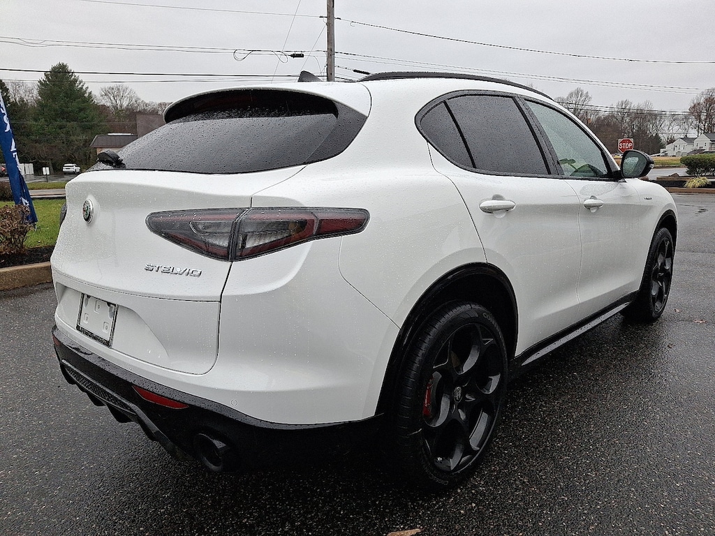 New 2025 Alfa Romeo Stelvio AWD Sport Utility