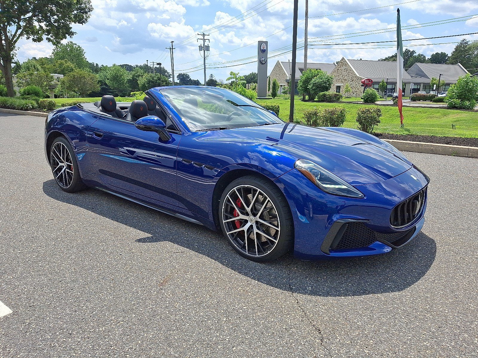 2024 Maserati Grancabrio photo 3