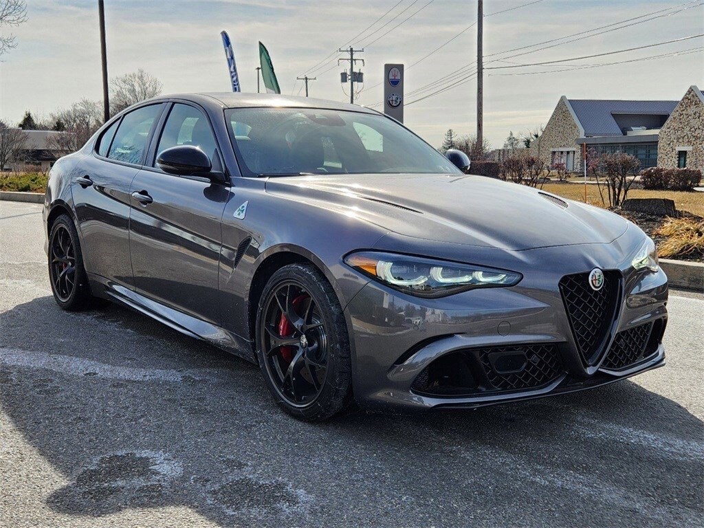 2024 Alfa Romeo Giulia Quadrifoglio photo 2