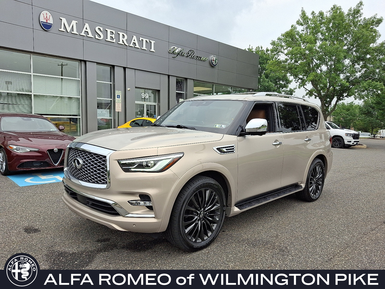 2023 INFINITI QX80 Sensory 4WD's photo