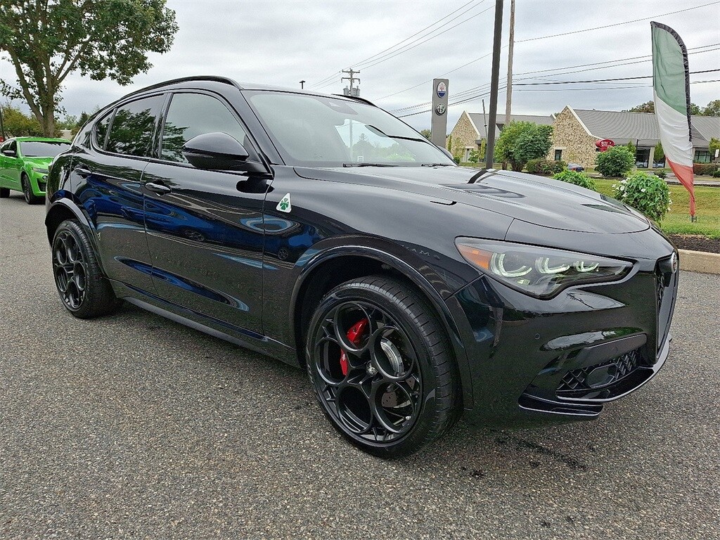 2024 Alfa Romeo Stelvio Quadrifoglio photo 3