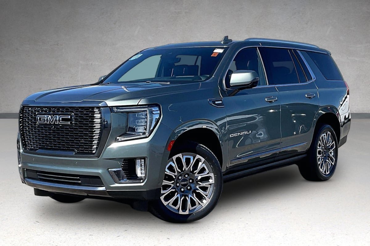 2023 GMC Yukon Denali Ultimate — photo 1 of 24