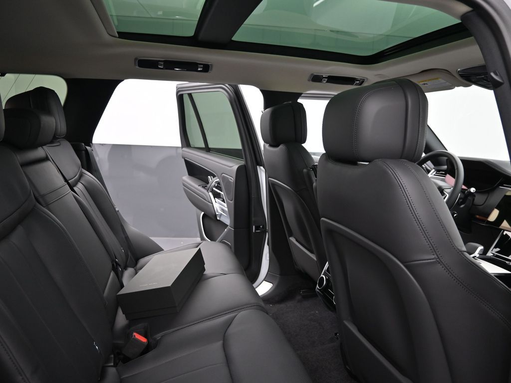 2025 Land Rover Range Rover SE - Photo 14