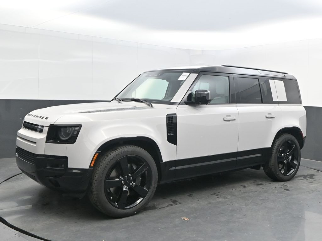 2026 Land Rover Defender X-Dynamic SE's photo