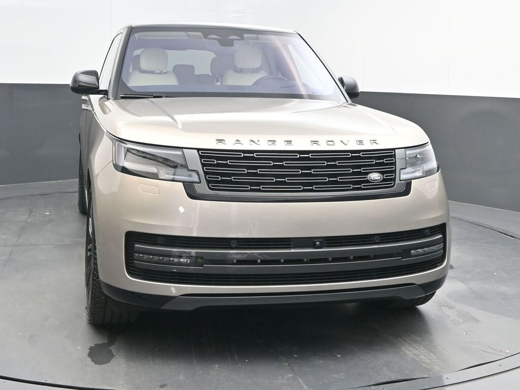 2023 Land Rover Range Rover SE photo 2