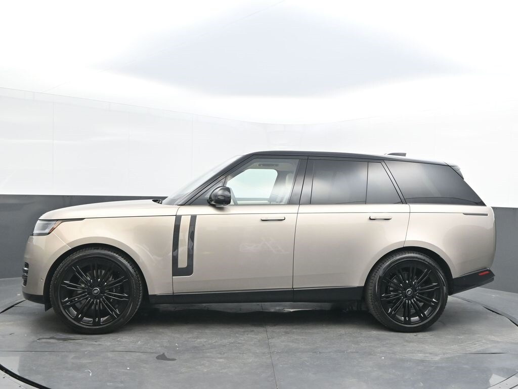 2023 Land Rover Range Rover SE photo 4