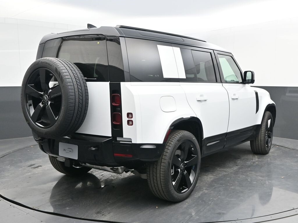 2025 Land Rover Defender 110 X-Dynamic SE photo 3