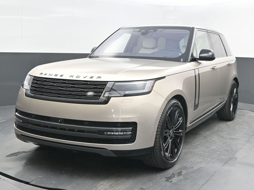 2023 Land Rover Range Rover SE photo 3