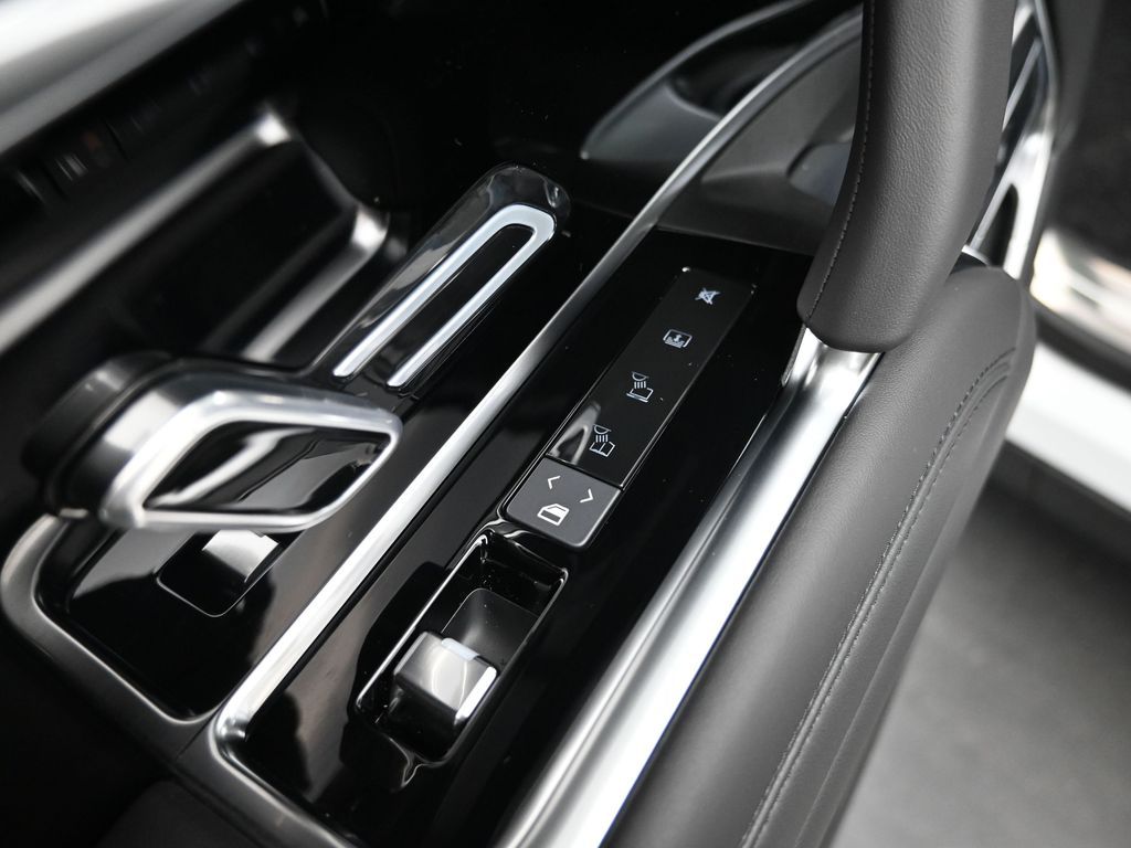 2025 Land Rover Range Rover SE - Photo 19