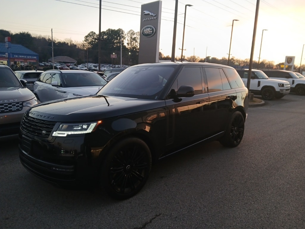 2023 Land Rover Range Rover SE's photo