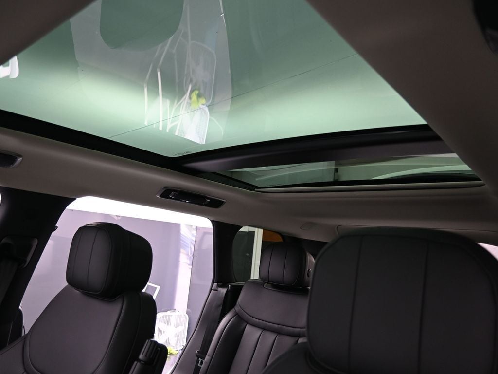 2025 Land Rover Range Rover SE - Photo 30