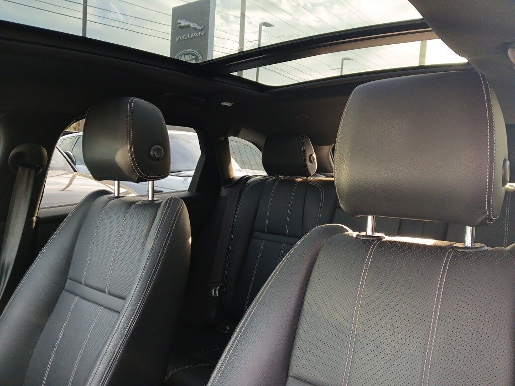 2023 Land Rover Range Rover Velar R-Dynamic S photo 3