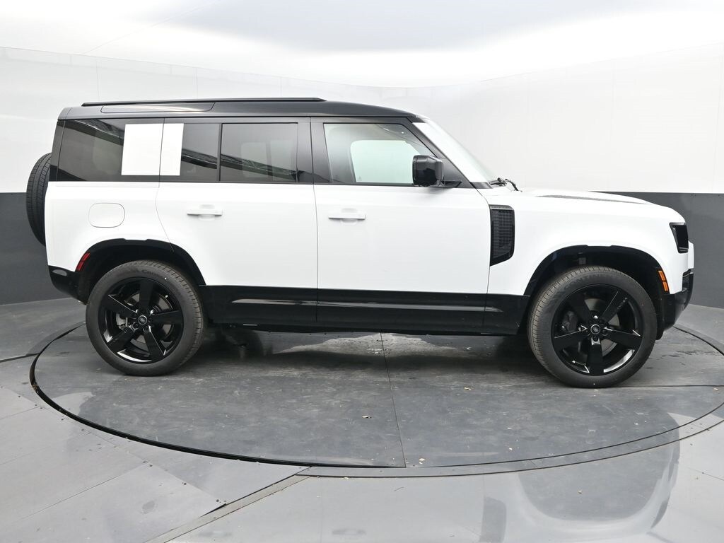 2025 Land Rover Defender 110 X-Dynamic SE photo 4