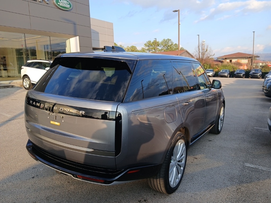 Used 2024 Land Rover Range Rover P530 SE SUV