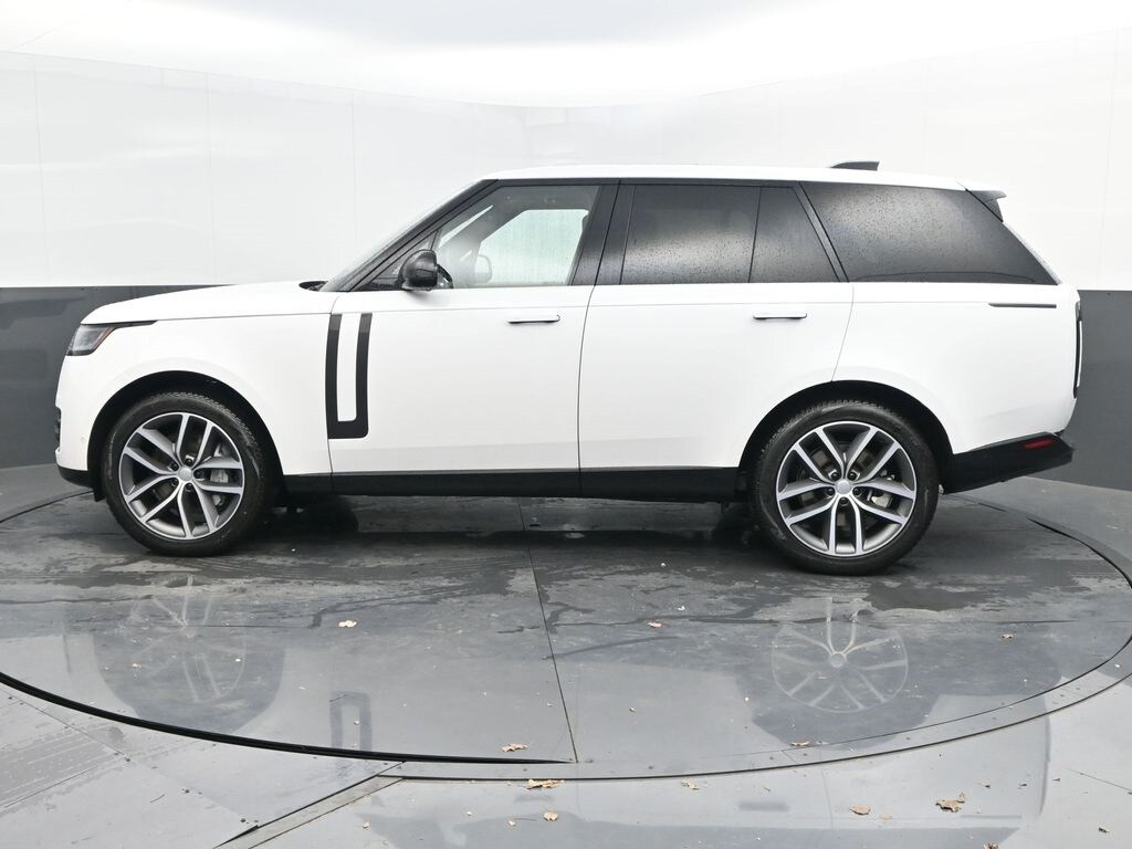 2025 Land Rover Range Rover SE photo 4