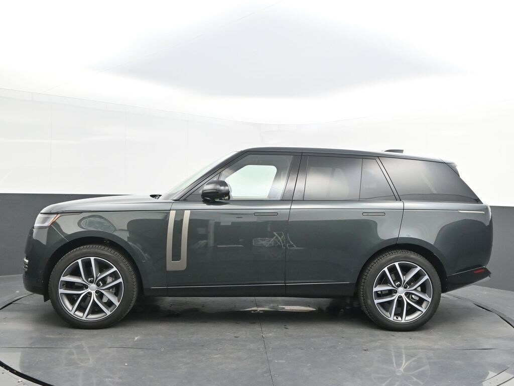 2025 Land Rover Range Rover SE photo 4