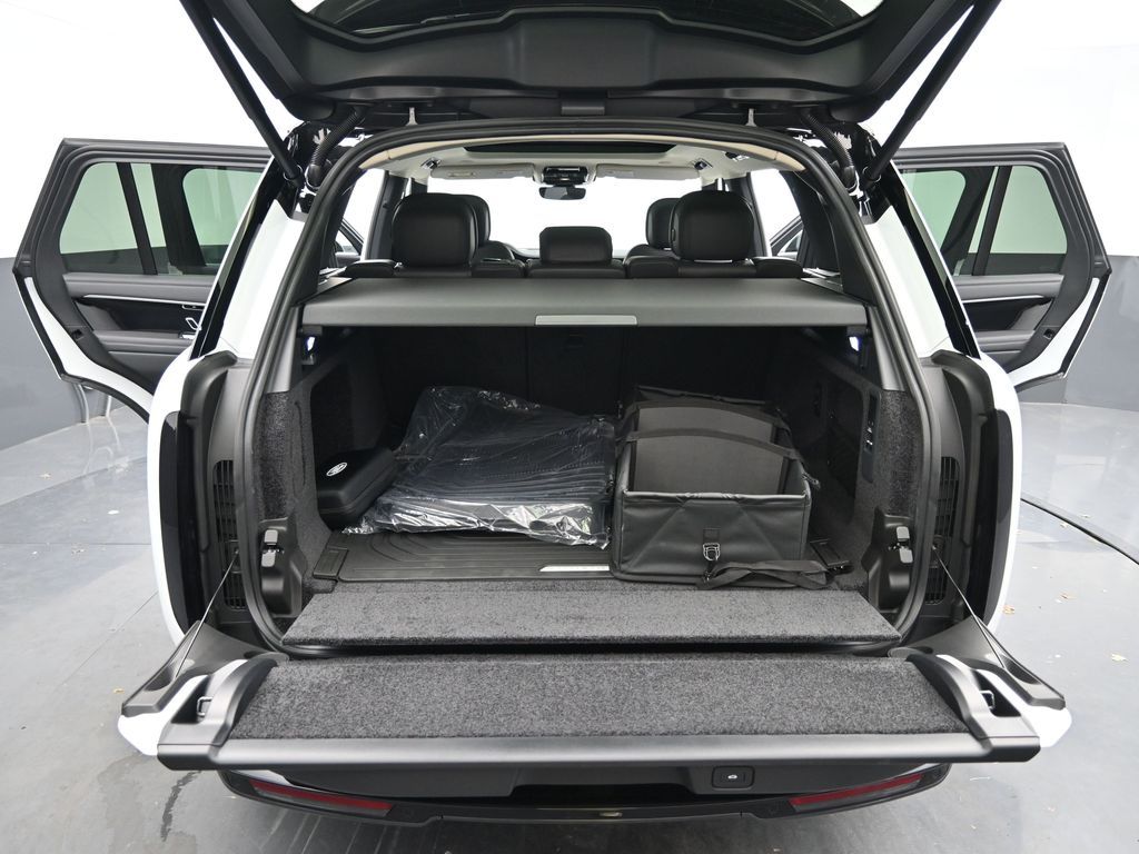 2025 Land Rover Range Rover SE - Photo 16