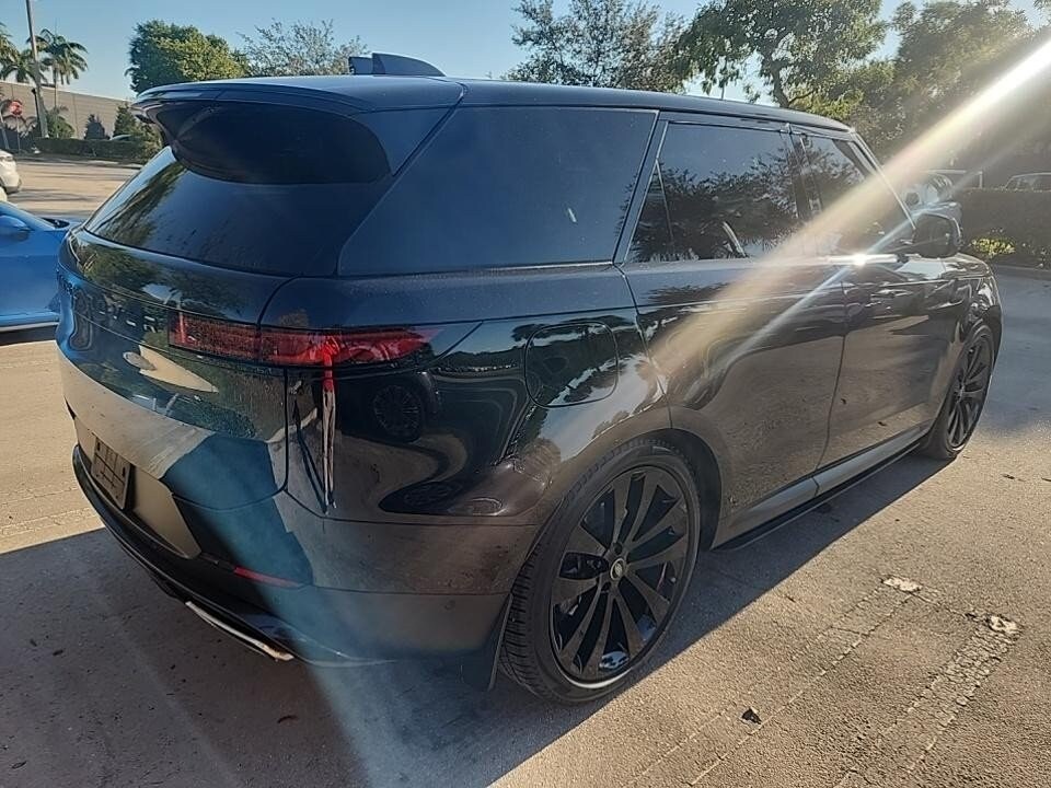 2024 Land Rover Range Rover Sport SE photo 2