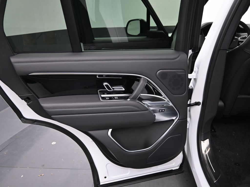 2025 Land Rover Range Rover SE - Photo 18