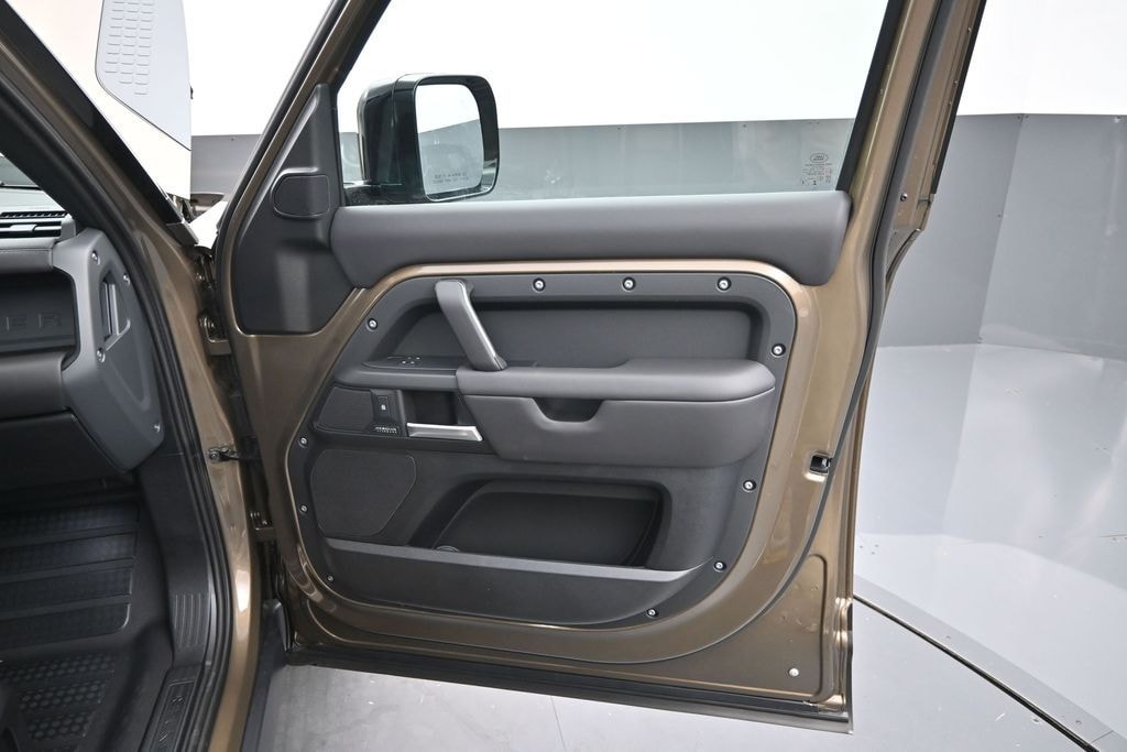 New 2026 Land Rover Defender 110 X-Dynamic SE SUV