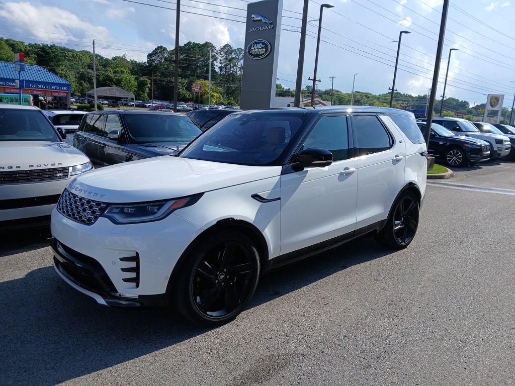 2023 Land Rover Discovery Metropolitan Edition's photo